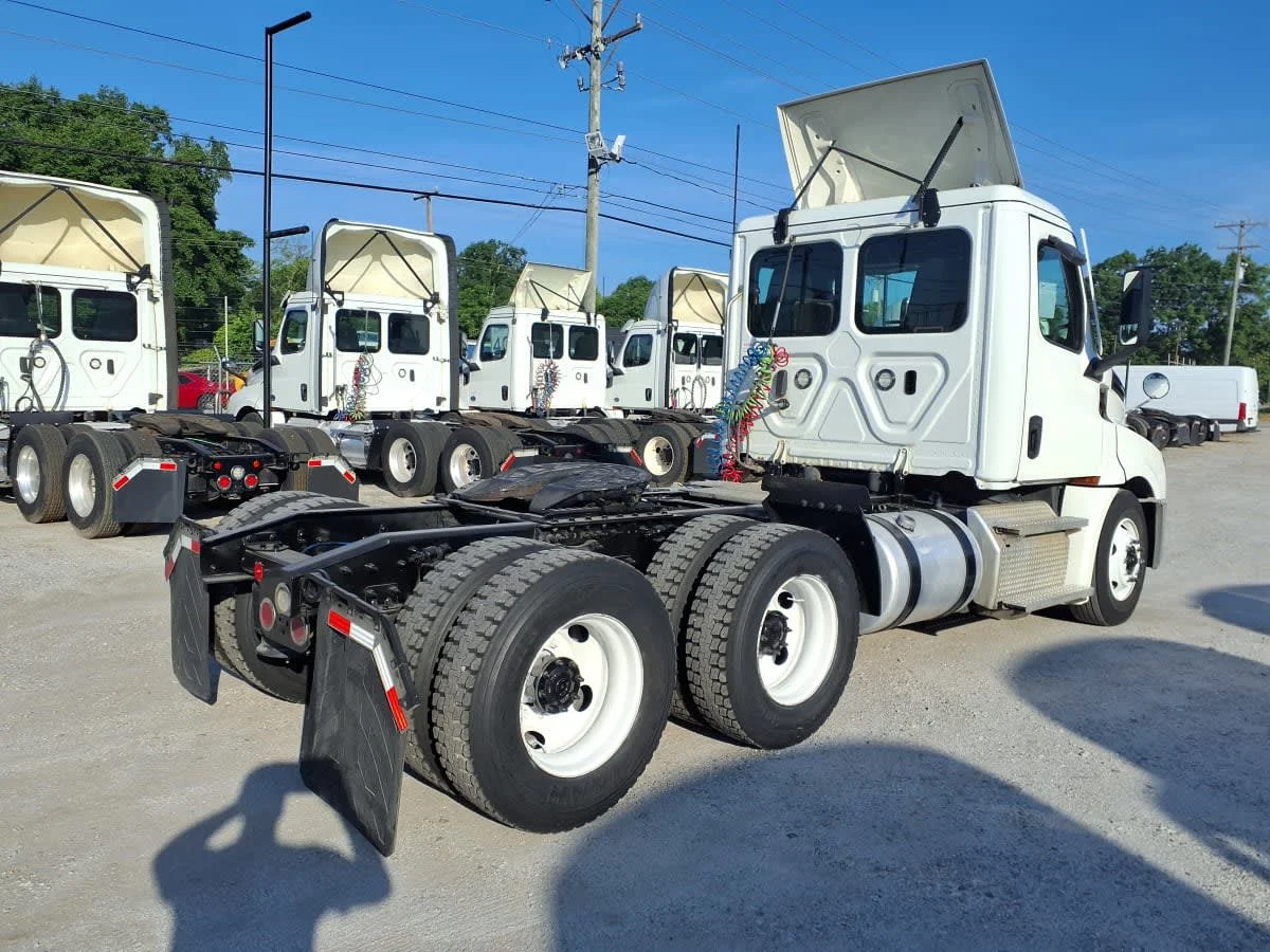 2021 Freightliner Cascadia in Greenville, SC — photo 4