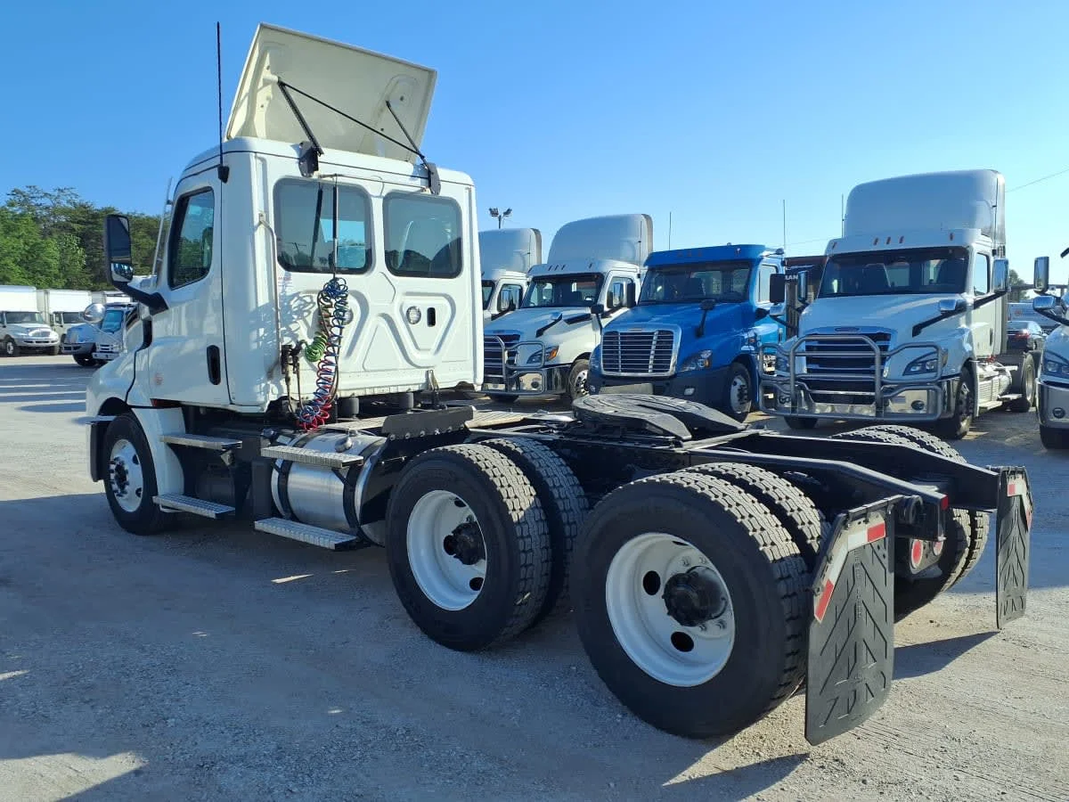 2021 Freightliner Cascadia in Greenville, SC — photo 6