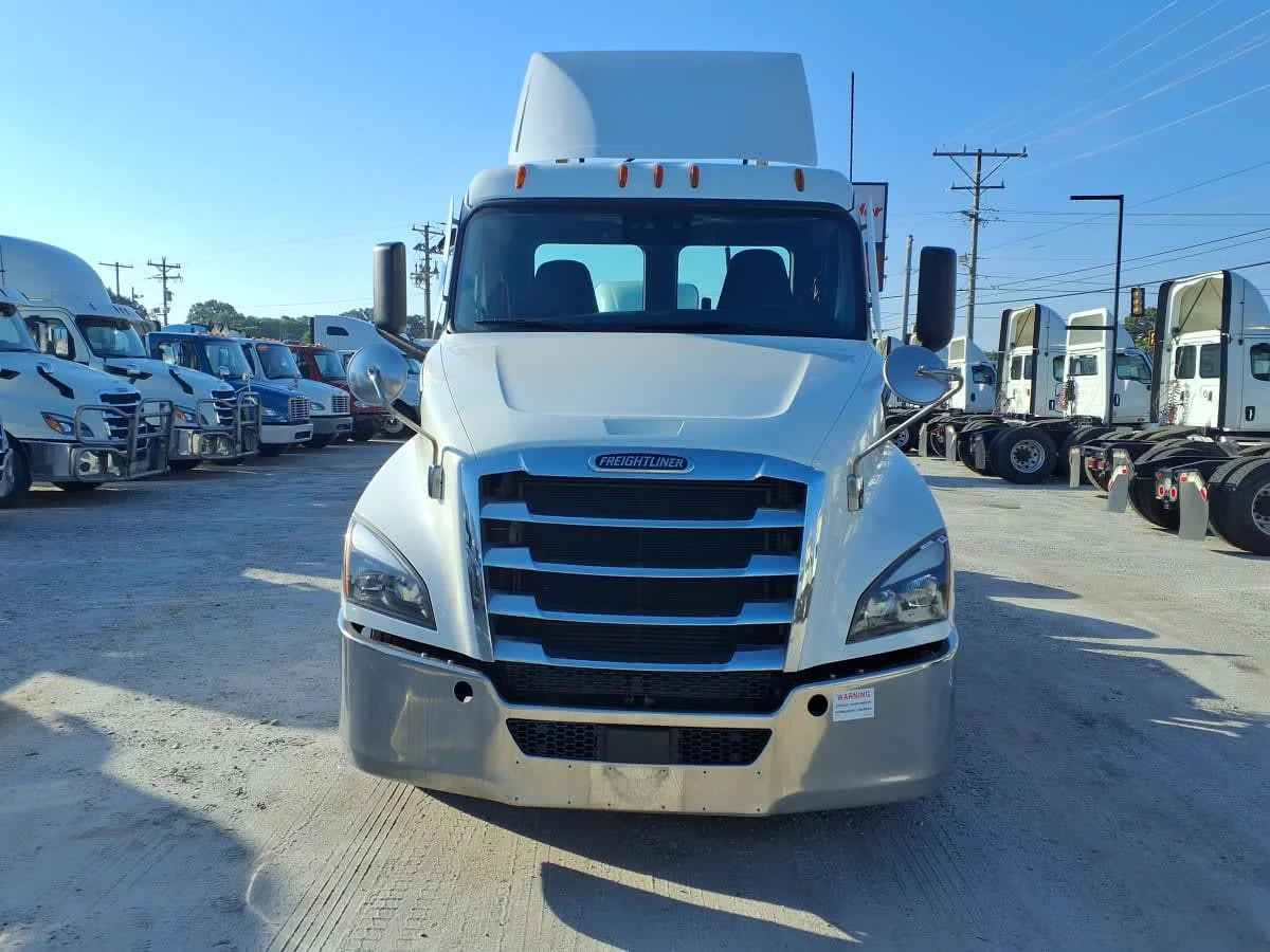 2021 Freightliner Cascadia in Greenville, SC — photo 2