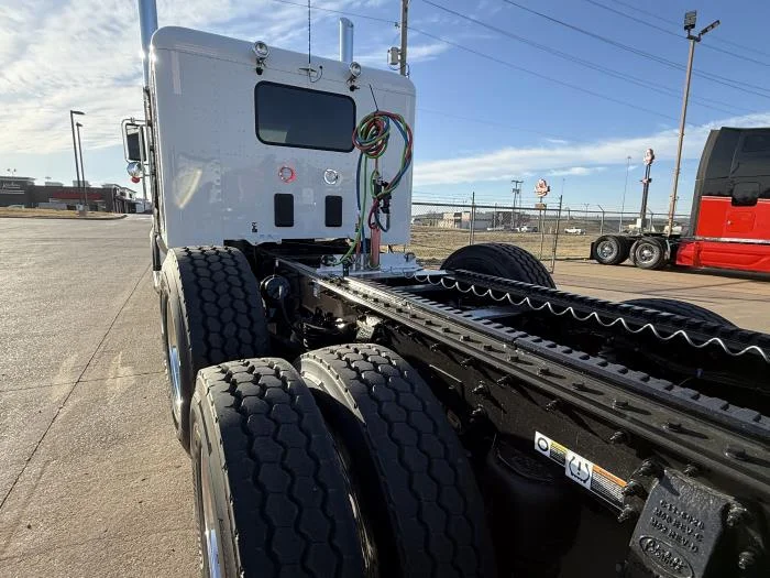2027 Peterbilt 589 - image 11