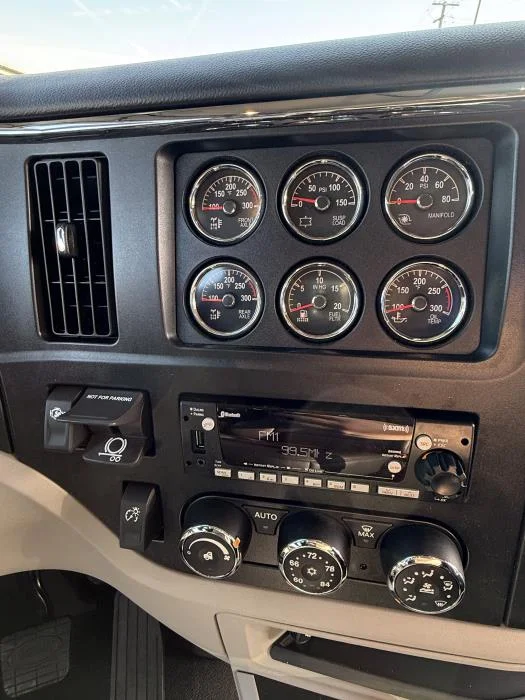 2027 Peterbilt 589 - image 23