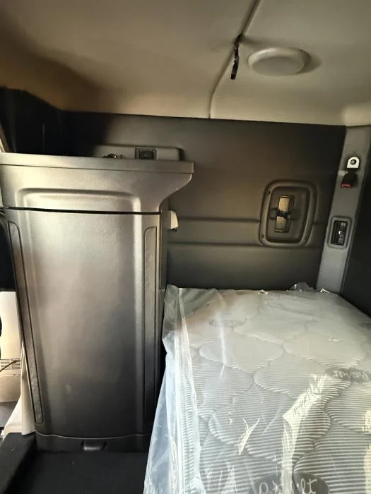 2027 Peterbilt 589 - image 26