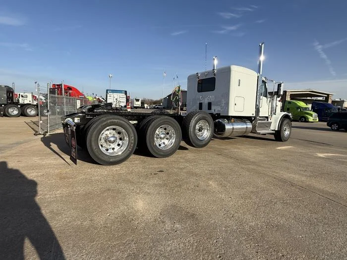 2027 Peterbilt 589 - image 18