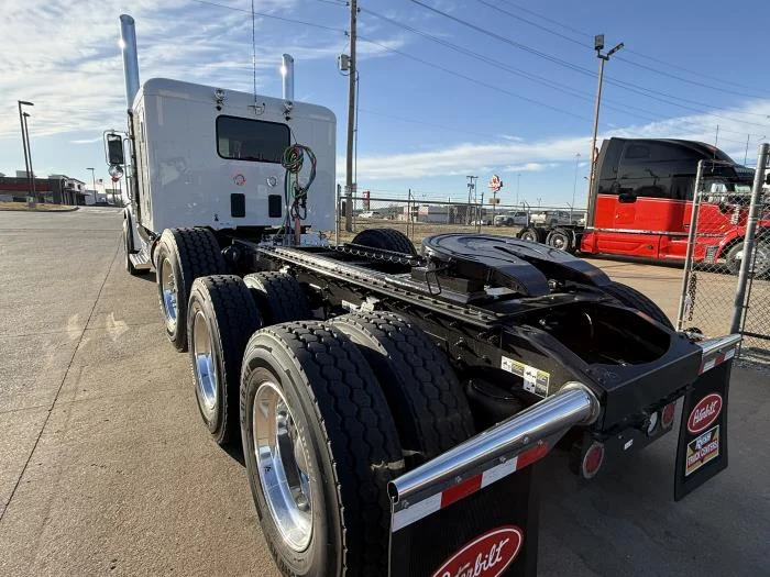 2027 Peterbilt 589 - image 10