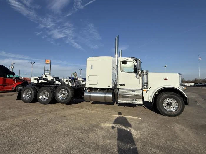 2027 Peterbilt 589 - image 16