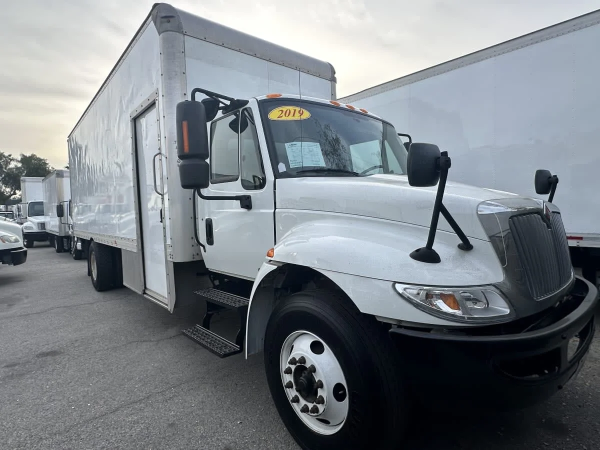 2019 International 4300 in Montebello, CA — photo 3