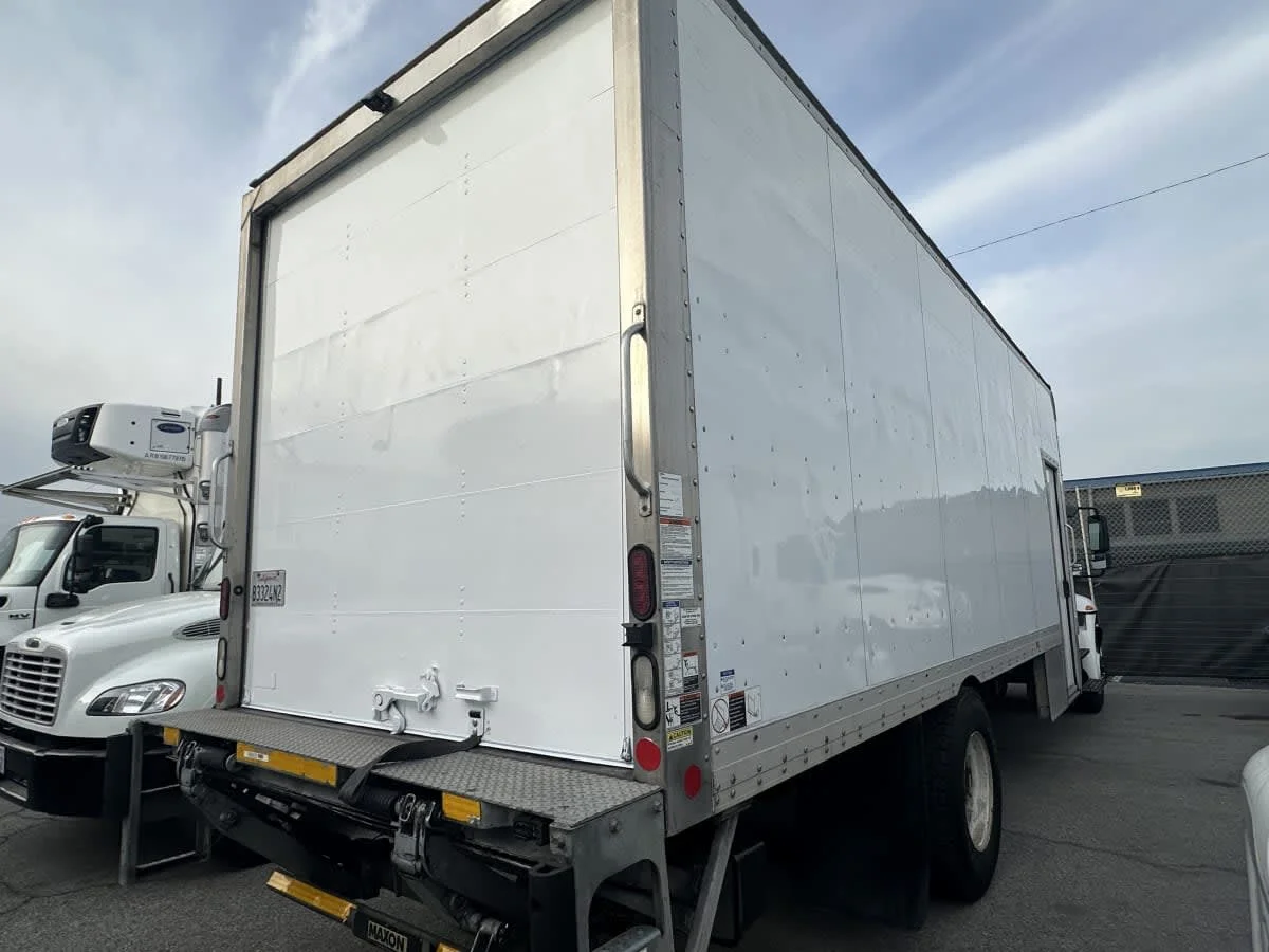 2019 International 4300 in Montebello, CA — photo 4