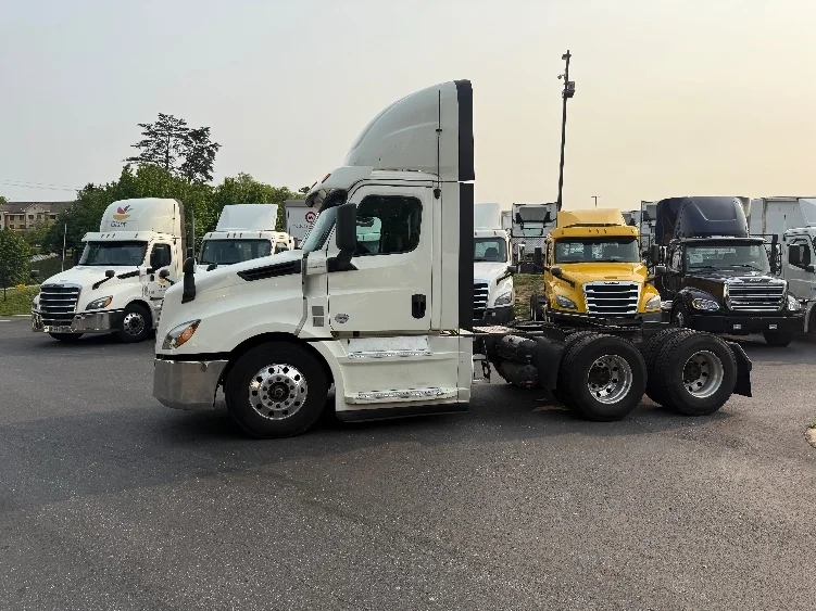 2019 Freightliner Cascadia in Jessup, MD — photo 4