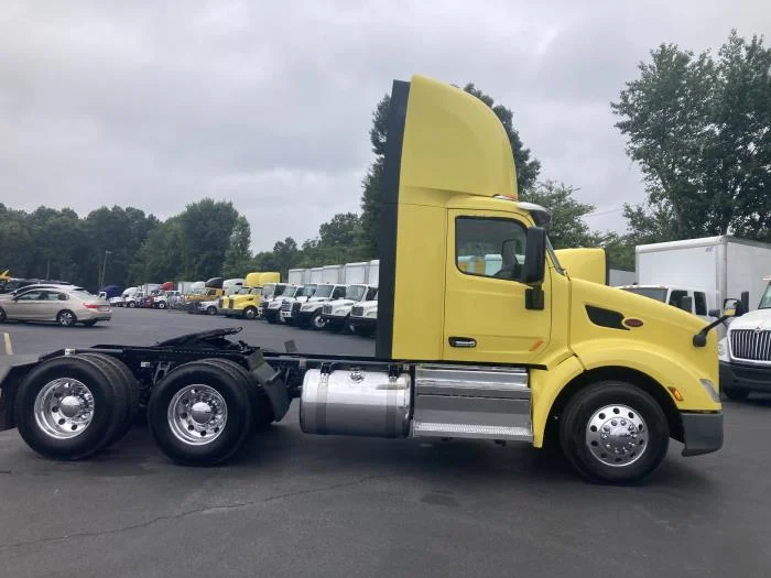 2021 Peterbilt 579 in Charlotte, NC — photo 4