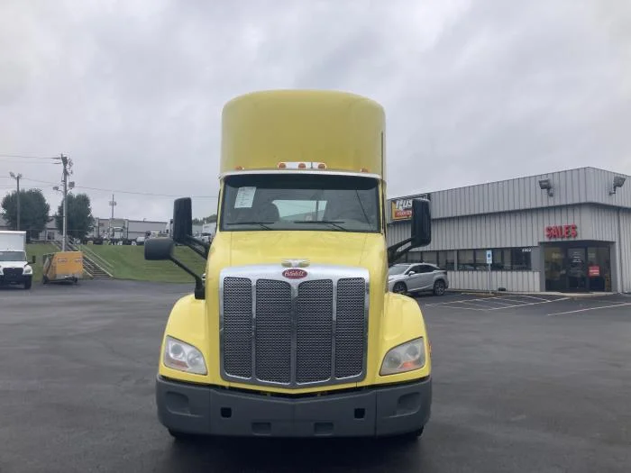 2021 Peterbilt 579 in Charlotte, NC — photo 3