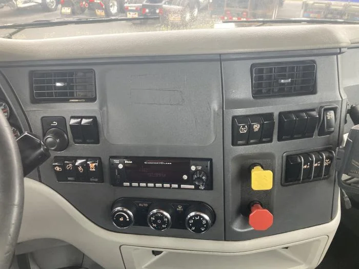 2021 Peterbilt 579 in Charlotte, NC — photo 7