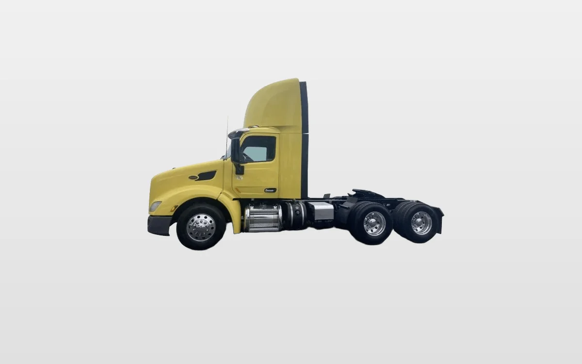 2021 Peterbilt 579 - image 1