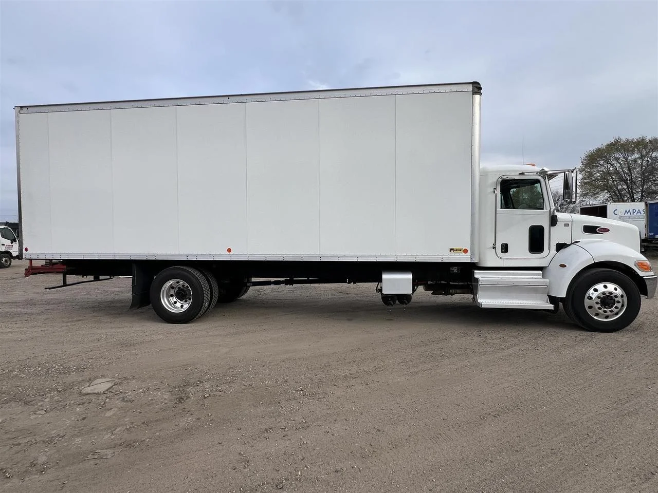 2023 Peterbilt 337 - image 8