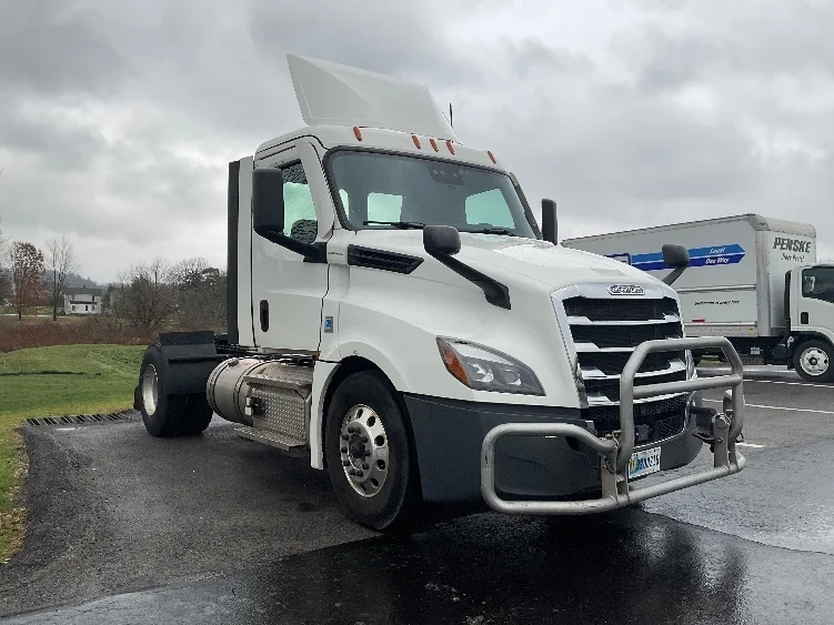2022 Freightliner Cascadia in Mount Pleasant, PA