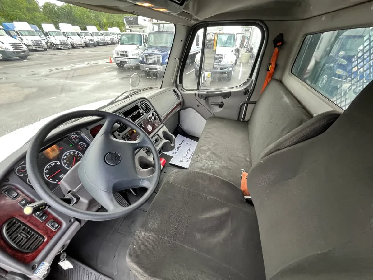 2014 Freightliner M2 106 in Beltsville, MD — photo 7