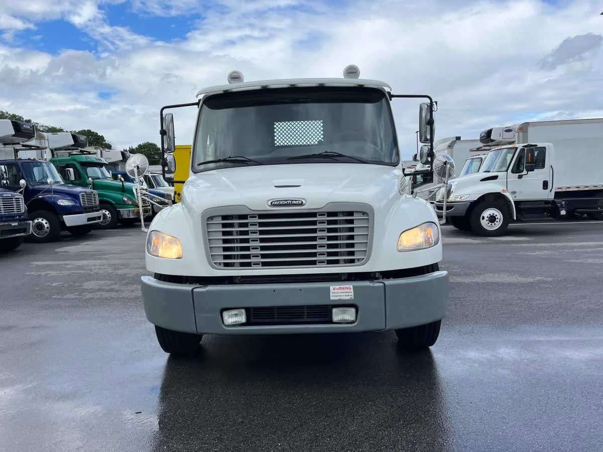 2014 Freightliner M2 106 in Beltsville, MD — photo 2