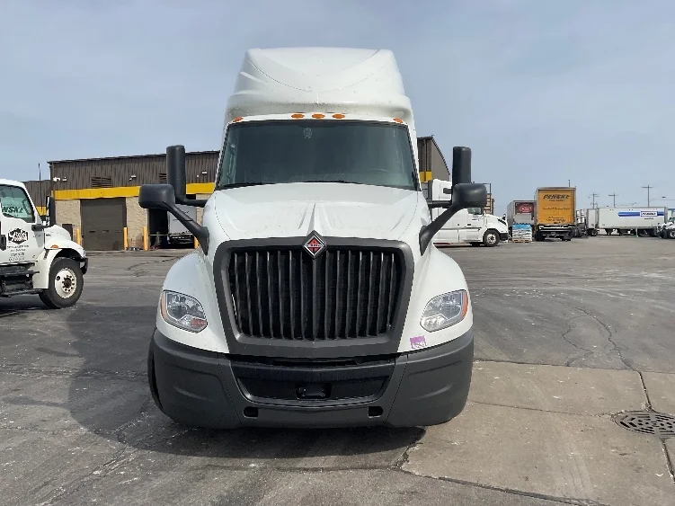 2023 International LT in Milwaukee, WI — photo 2