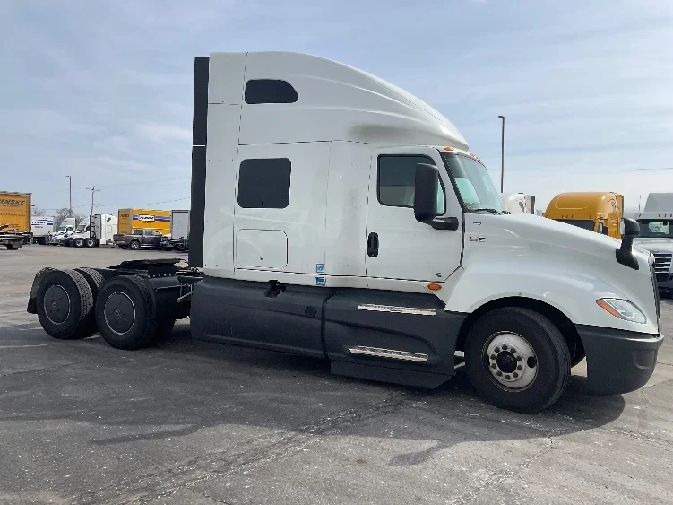 2023 International LT in Milwaukee, WI — photo 8