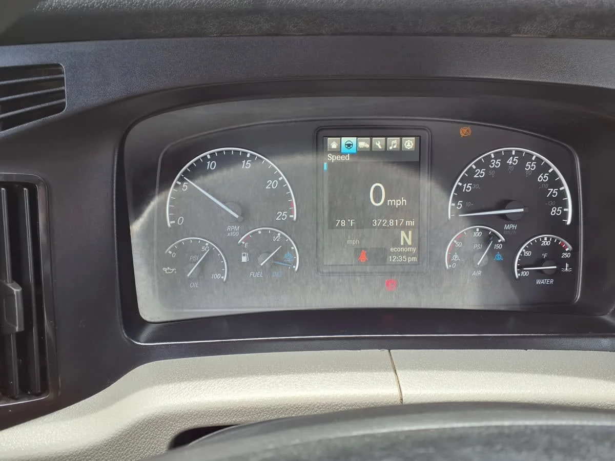 2020 Freightliner Cascadia in Cleveland, OH — photo 11