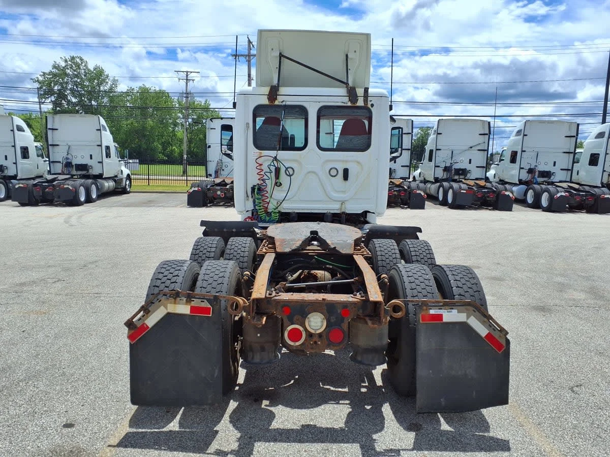 2020 Freightliner Cascadia in Cleveland, OH — photo 5