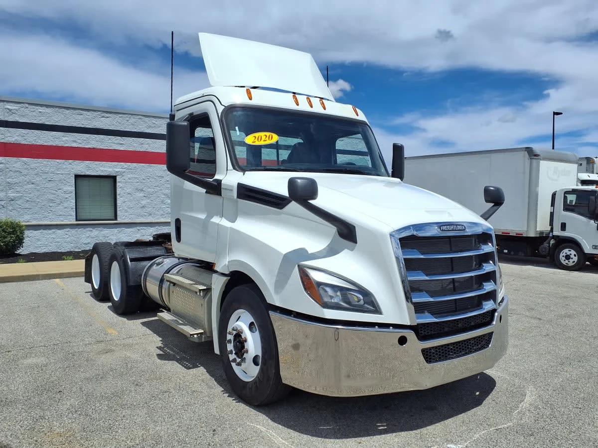 2020 Freightliner Cascadia in Cleveland, OH — photo 3