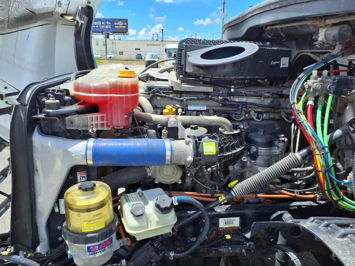 2020 Freightliner Cascadia in Cleveland, OH — photo 8