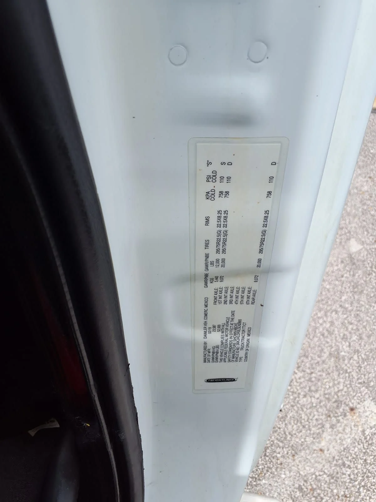 2020 Freightliner Cascadia in Cleveland, OH — photo 10