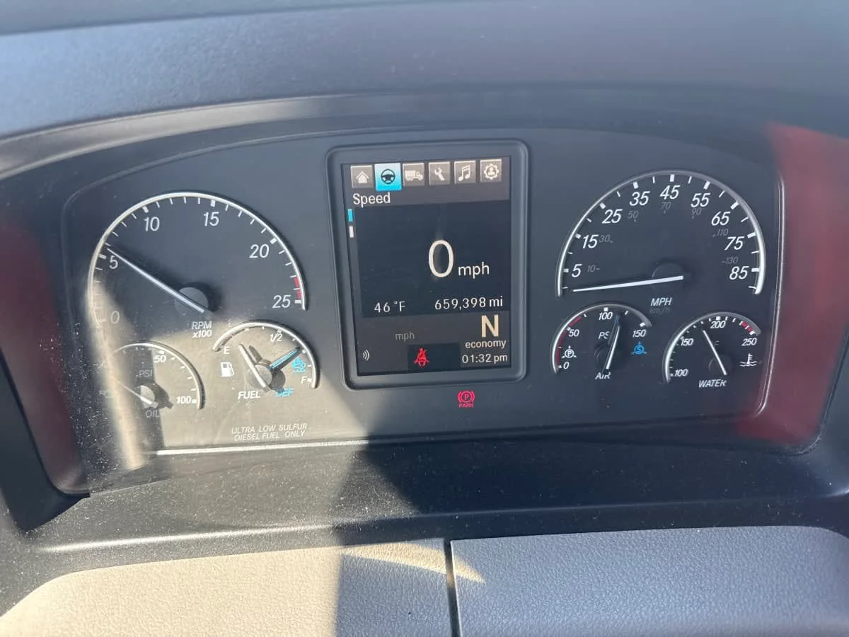 2020 Freightliner Cascadia in Bolingbrook, IL — photo 10