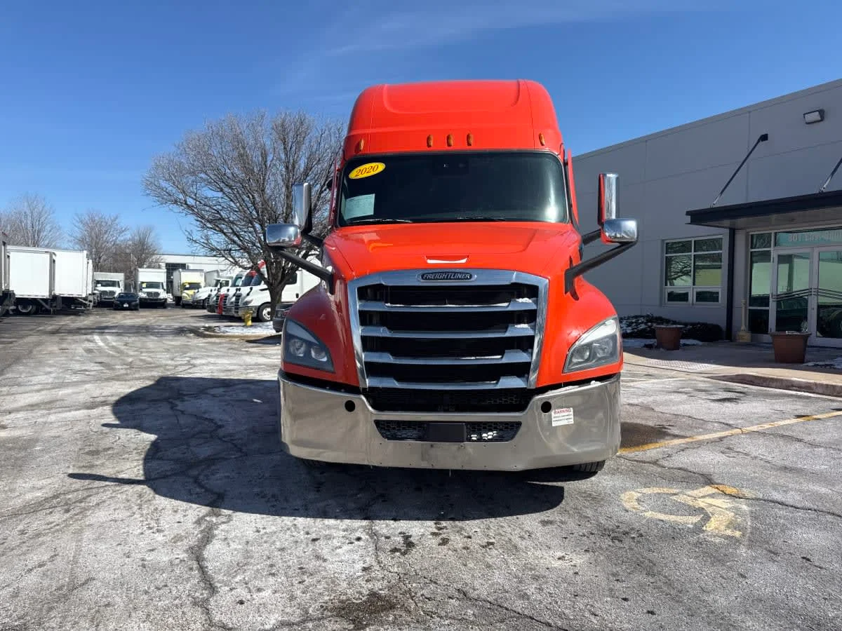 2020 Freightliner Cascadia in Bolingbrook, IL — photo 2