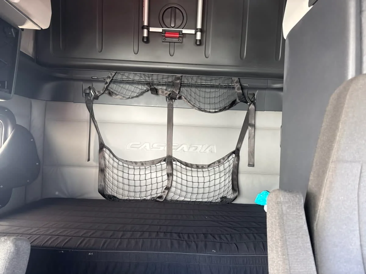 2020 Freightliner Cascadia in Bolingbrook, IL — photo 8