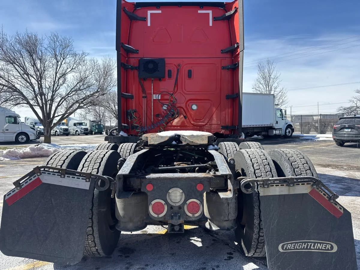 2020 Freightliner Cascadia in Bolingbrook, IL — photo 5