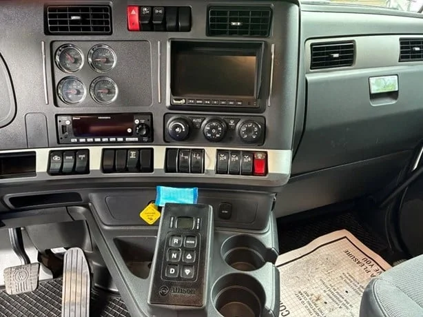 2024 Kenworth T880 in Medford, OR — photo 17