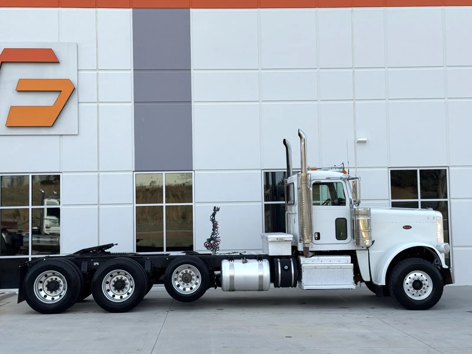 2011 Peterbilt 388 in Greer, SC — photo 3