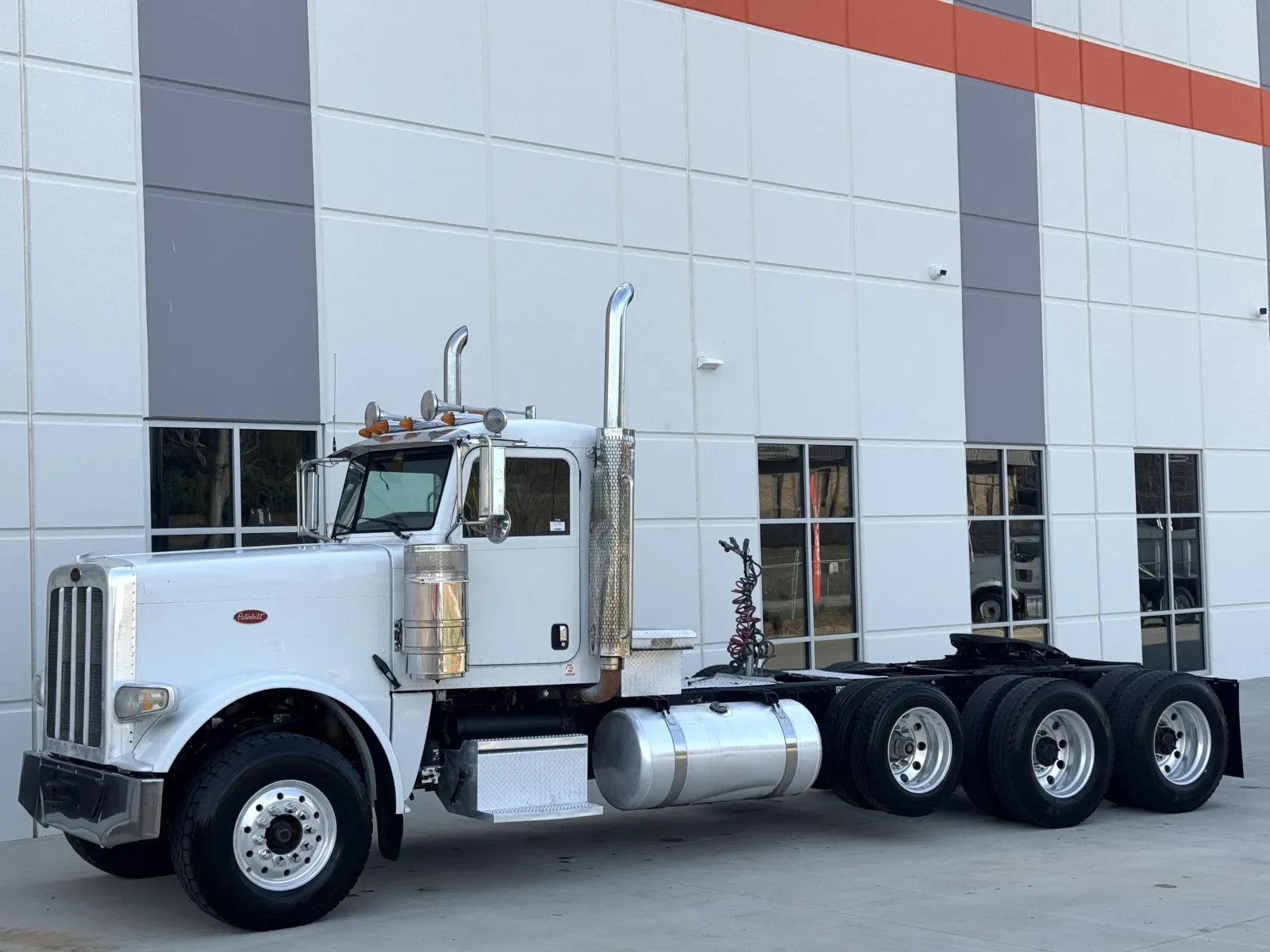 2011 Peterbilt 388 in Greer, SC — photo 2