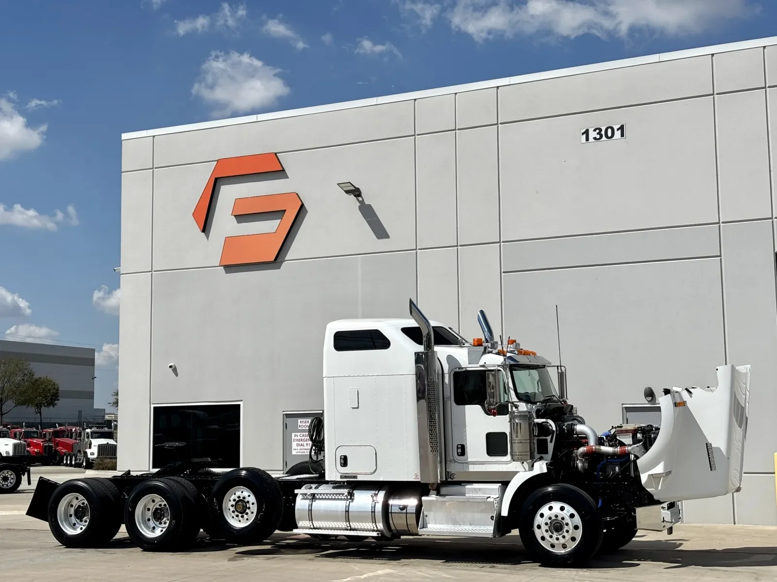 2013 Kenworth T800 - image 9