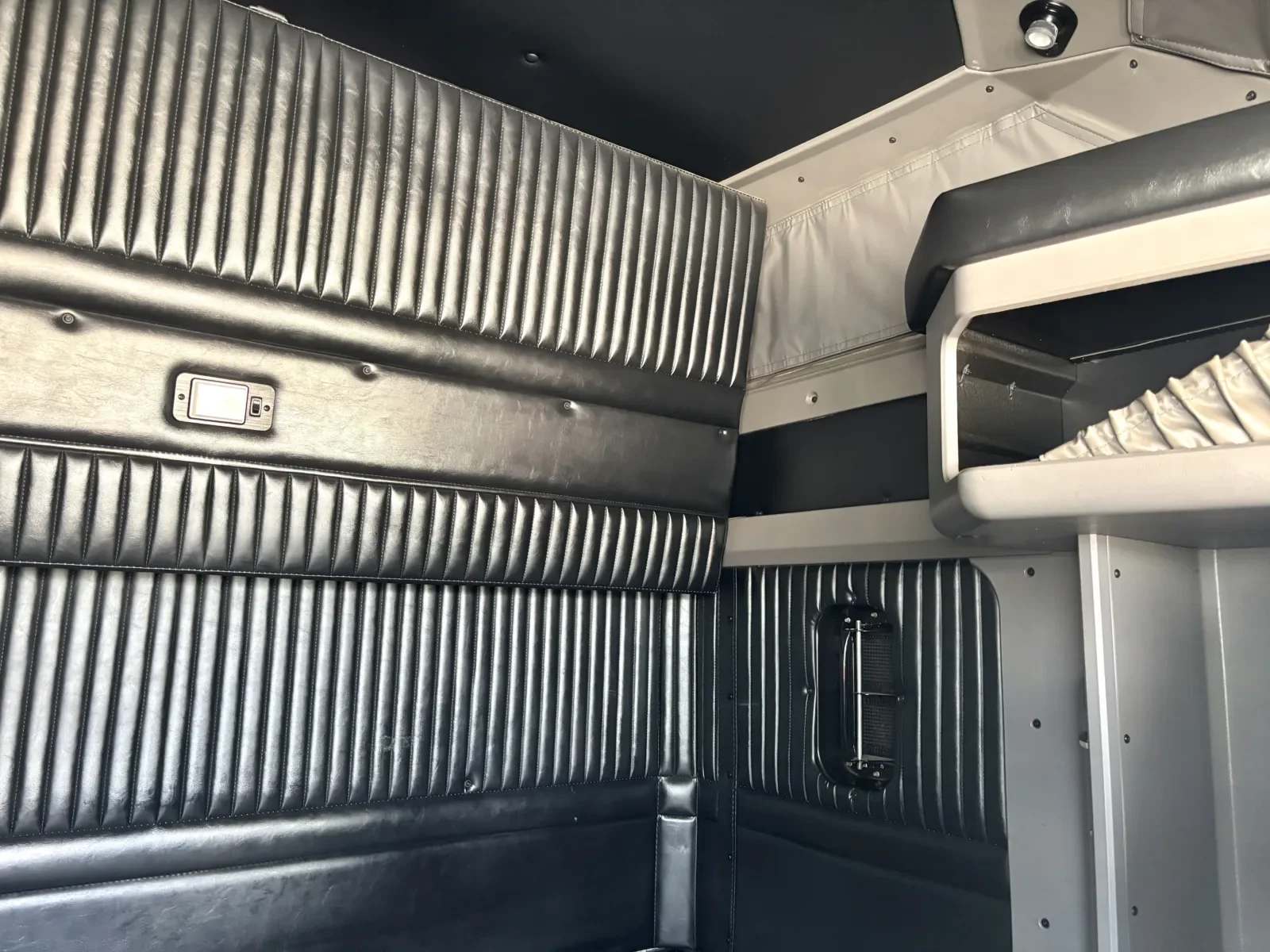 2013 Kenworth T800 - image 24