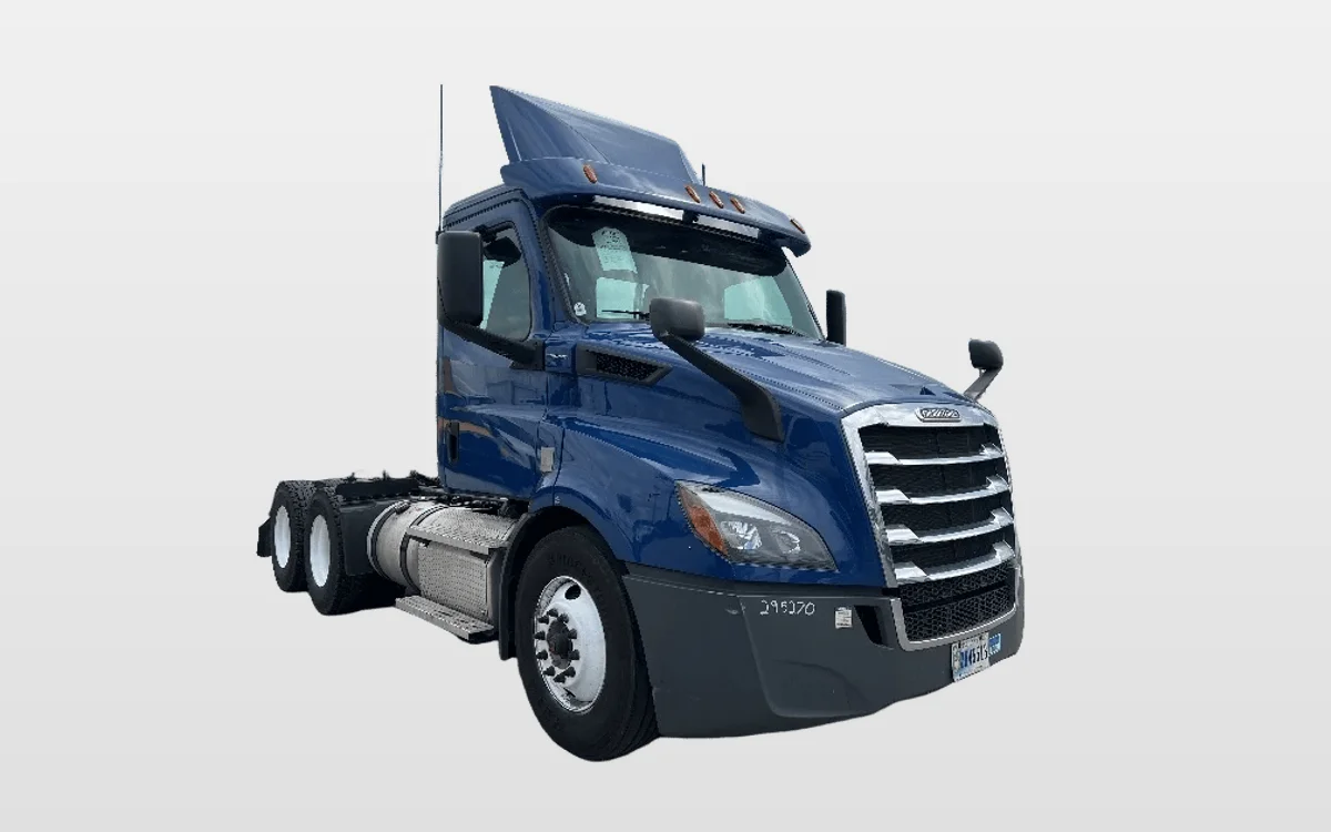 2020 Freightliner Cascadia - image 1