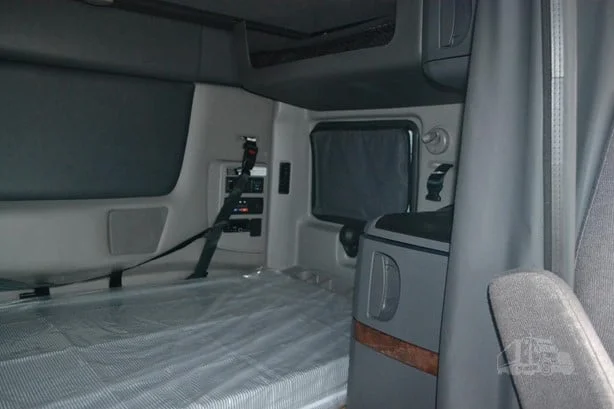 2022 International LT in Location: Fontana, CA — photo 12