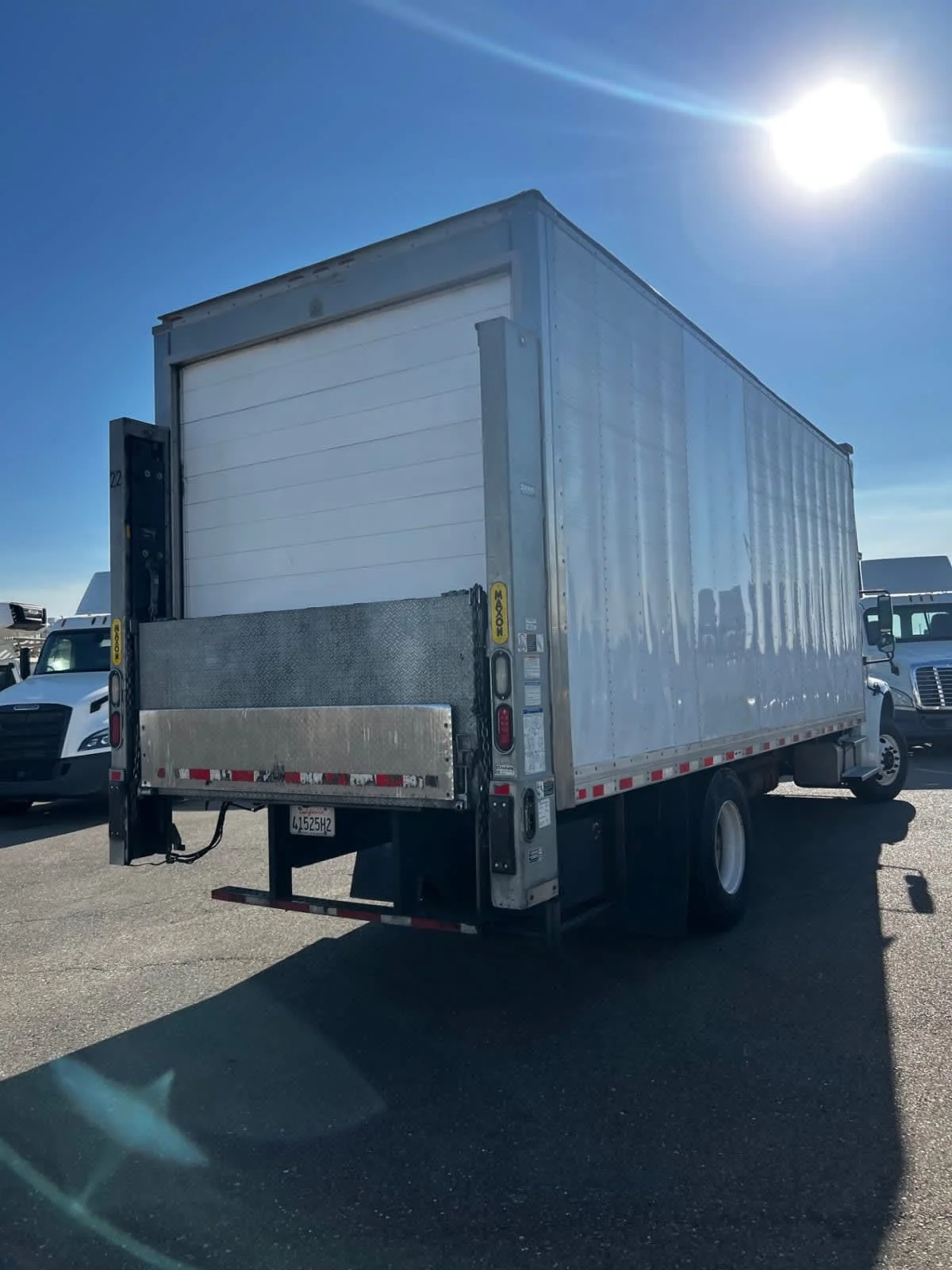 2018 Freightliner M2 106 - image 4