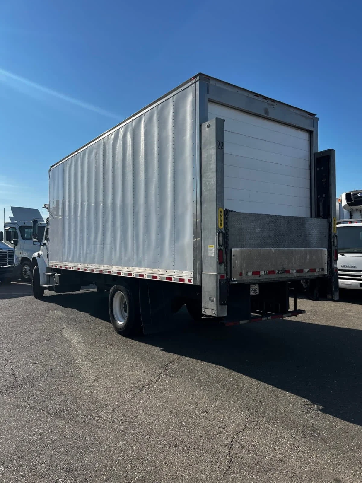2018 Freightliner M2 106 - image 6