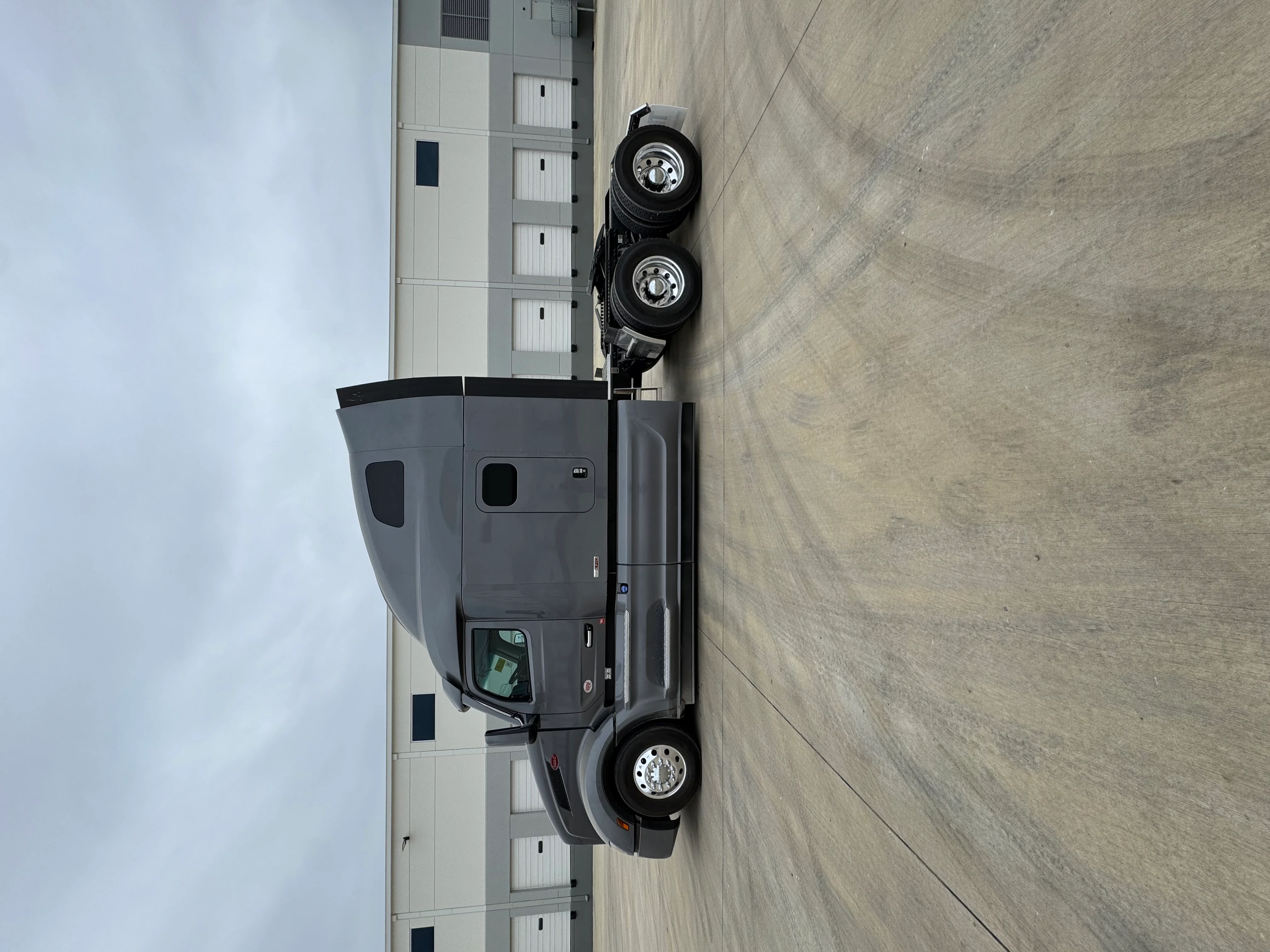 2027 Peterbilt 579 in Fort Smith, AR — photo 2