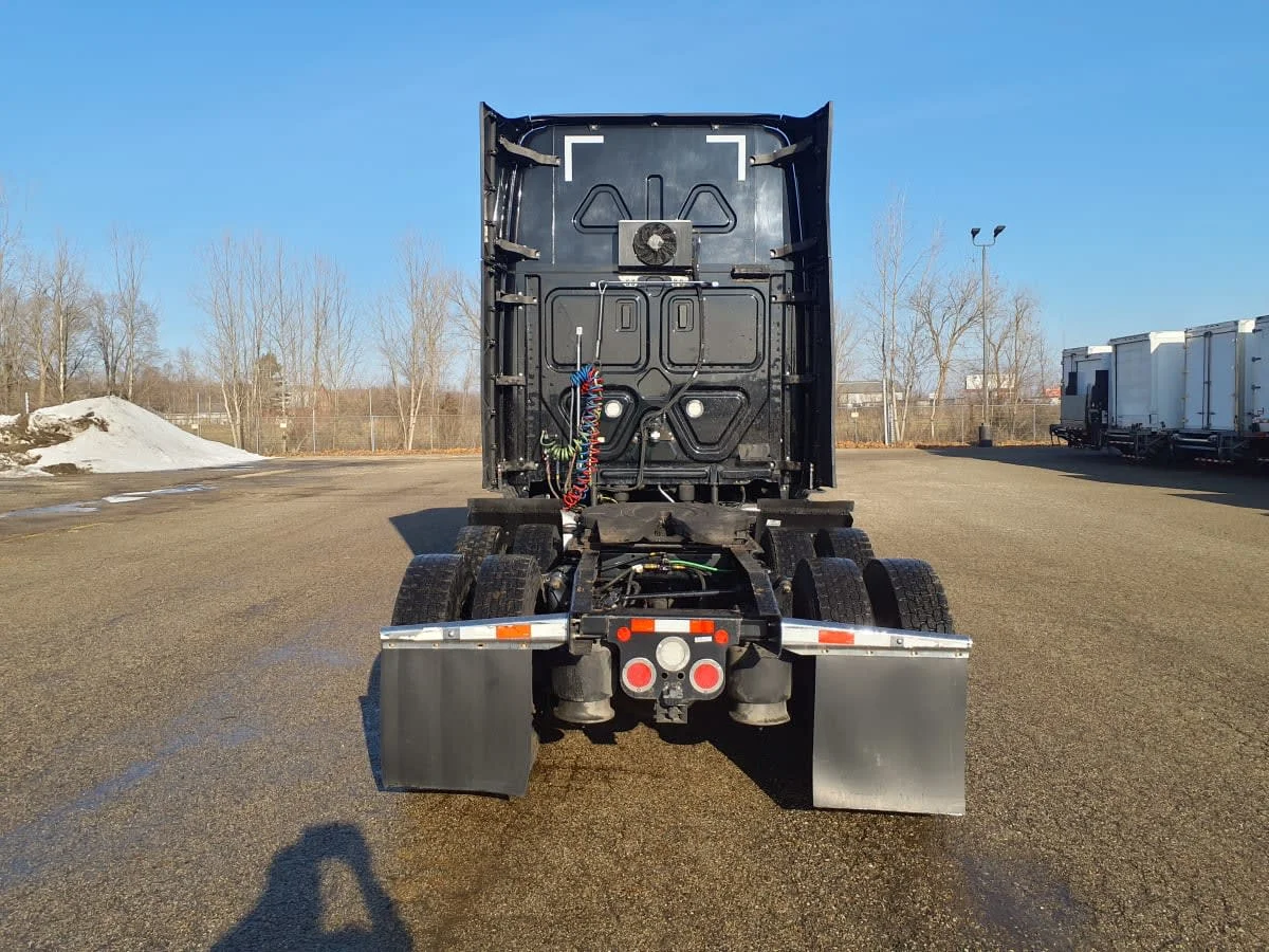 2020 Freightliner Cascadia - image 5