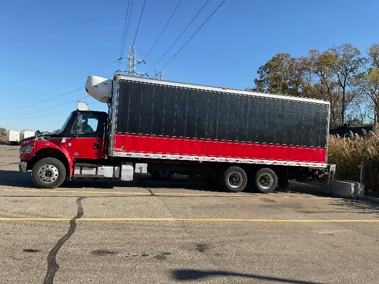 2019 Freightliner M2 106 - image 4