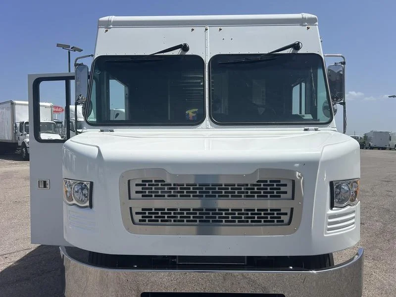 2027 Freightliner in Walton, KY — photo 2