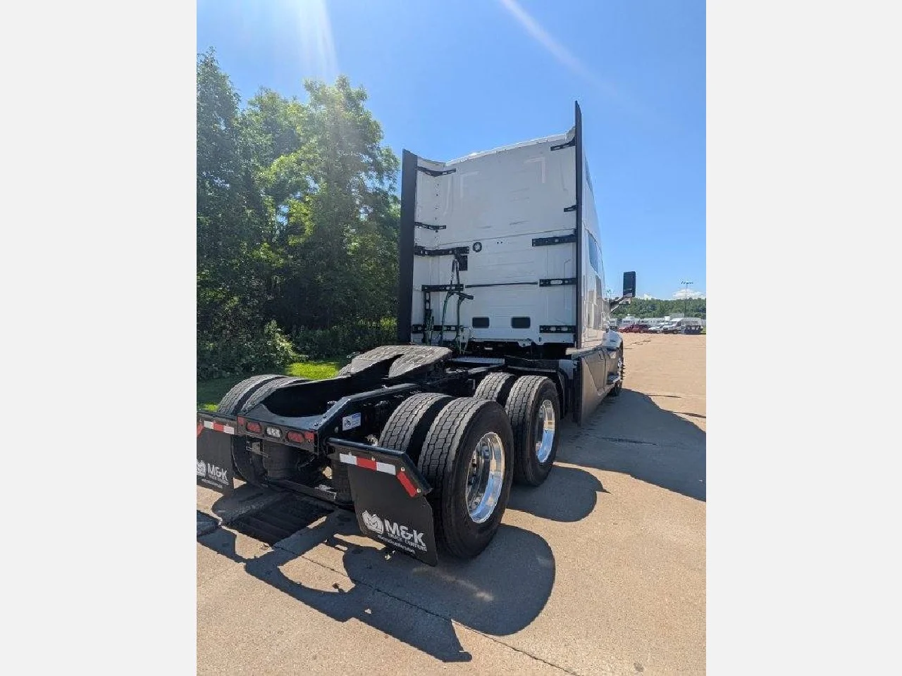 2026 Volvo VNL 860 in Erie, PA — photo 11