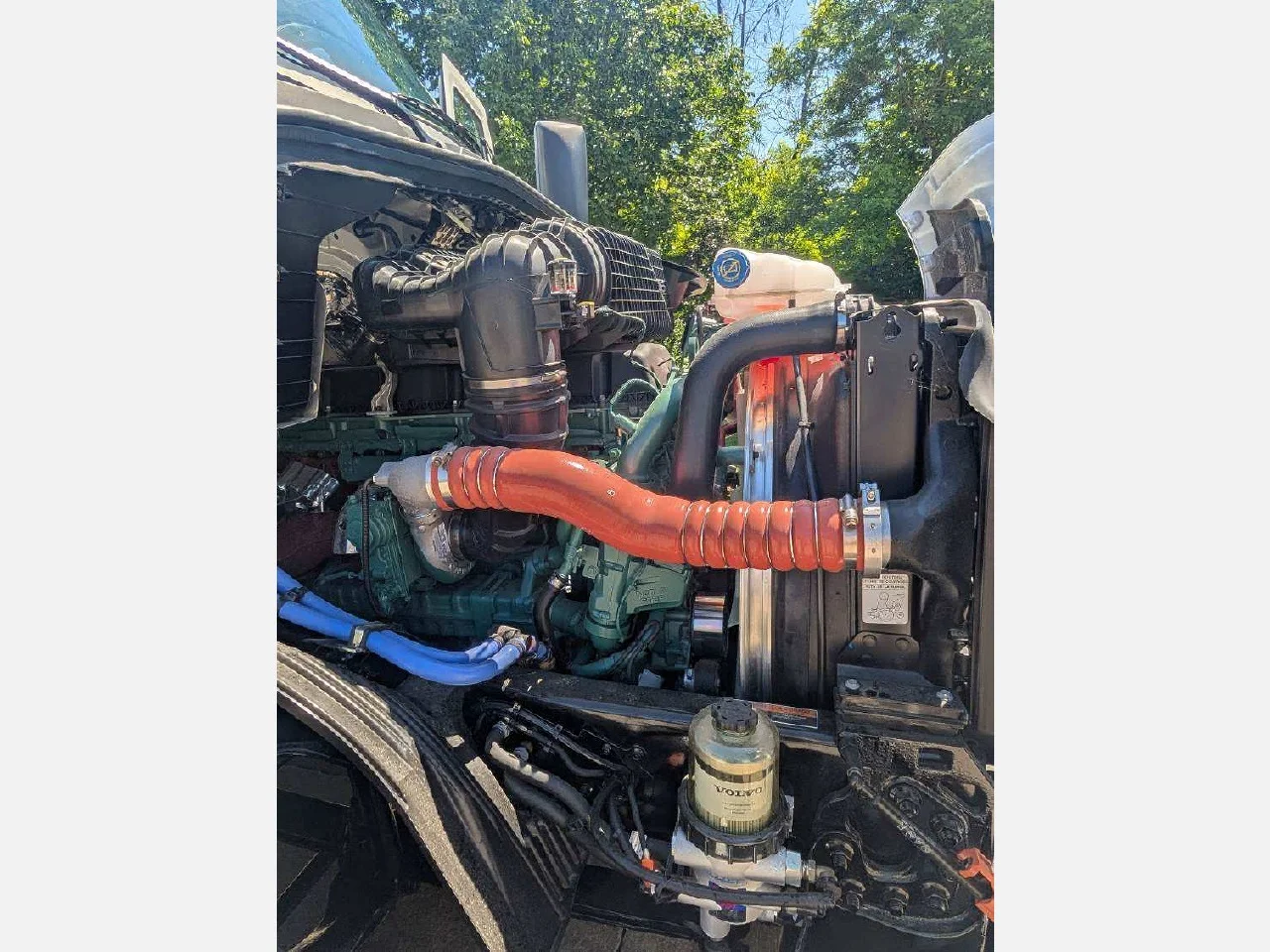 2026 Volvo VNL 860 in Erie, PA — photo 6