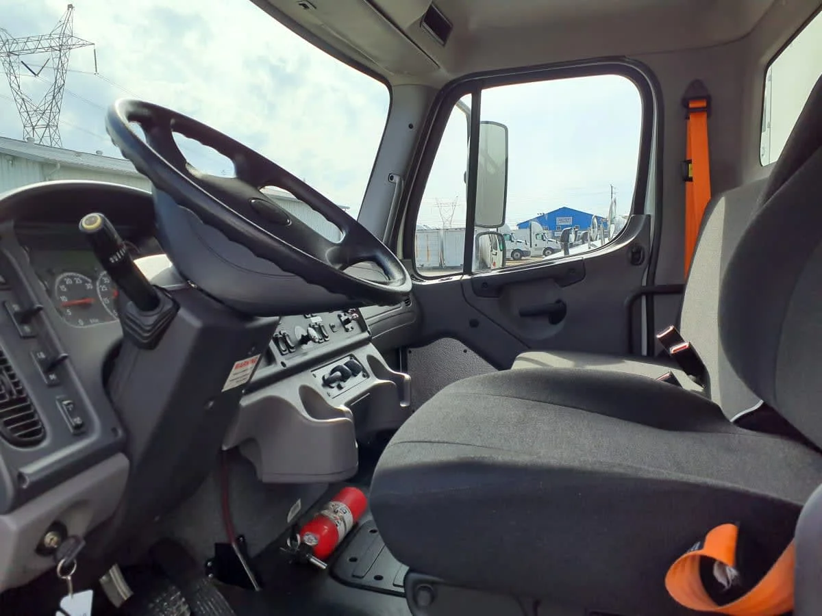 2019 Freightliner M2 106 - image 7