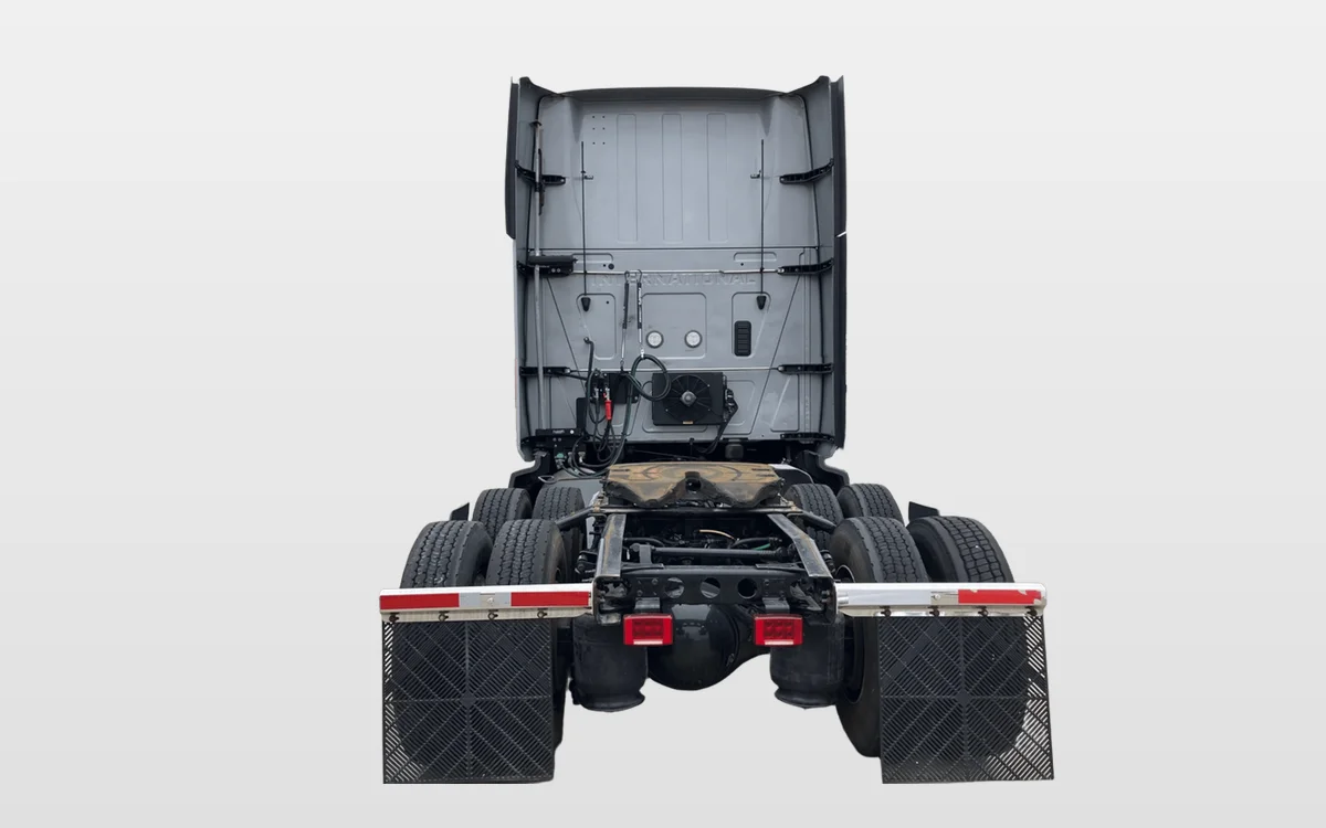 2022 International LT - image 1