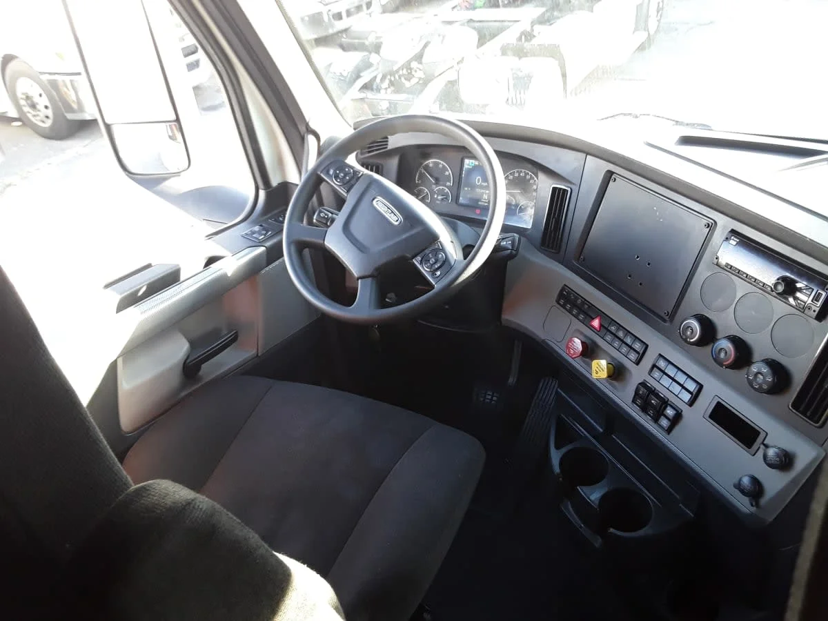 2021 Freightliner Cascadia - image 8