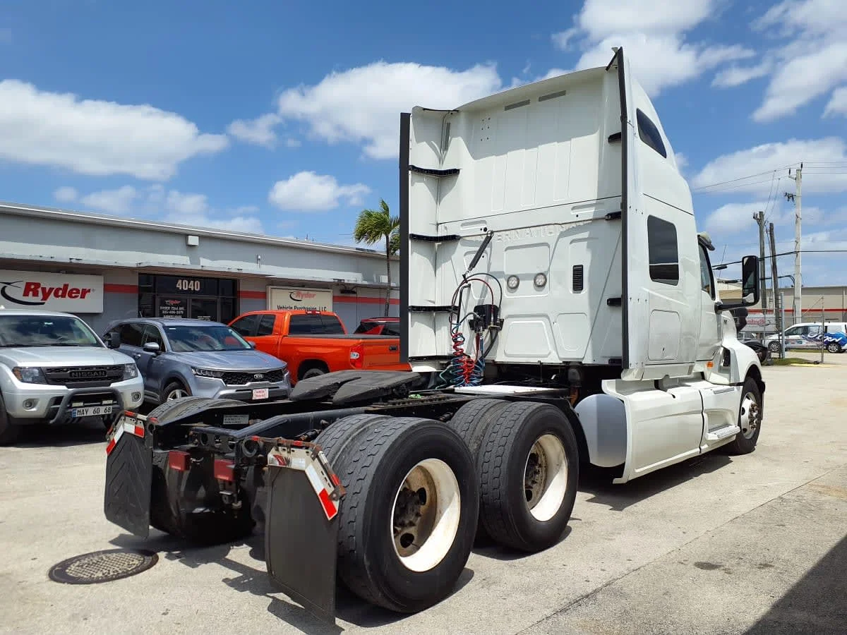 2020 International LT in Davie, FL — photo 4